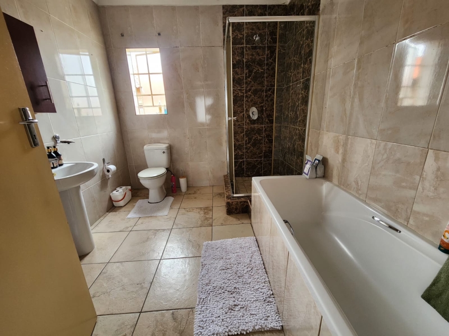 3 Bedroom Property for Sale in Waterval East North West